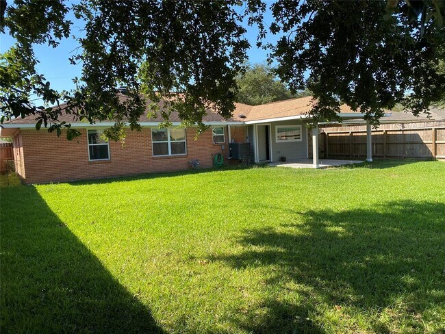 Building Photo - 679 Marleen St
