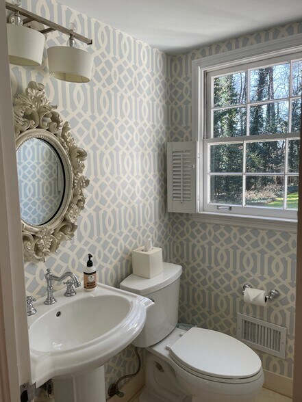 Building Photo - 4044 Emma Ln NE