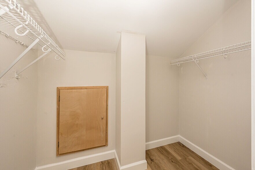 Building Photo - 2666 Liberty Gardens Dr