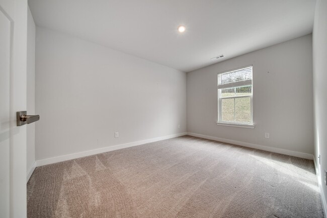 Building Photo - 645 Exmoor Dr