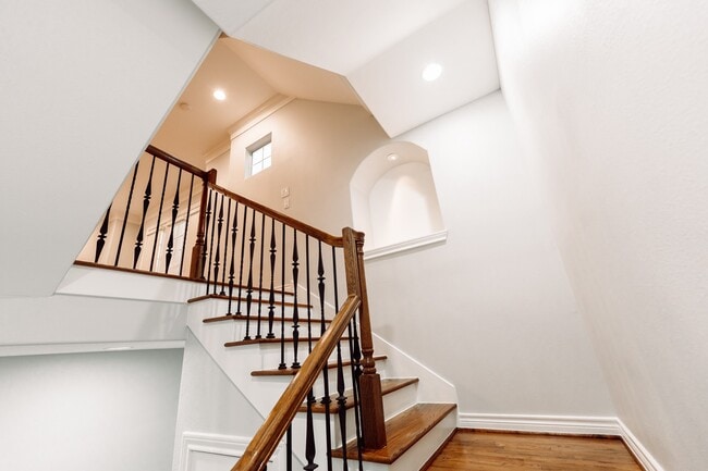 Building Photo - 1403 Dart St