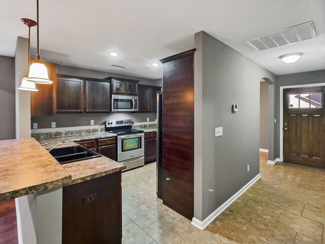 Building Photo - Available August 6th!!! Recently Updated 3...