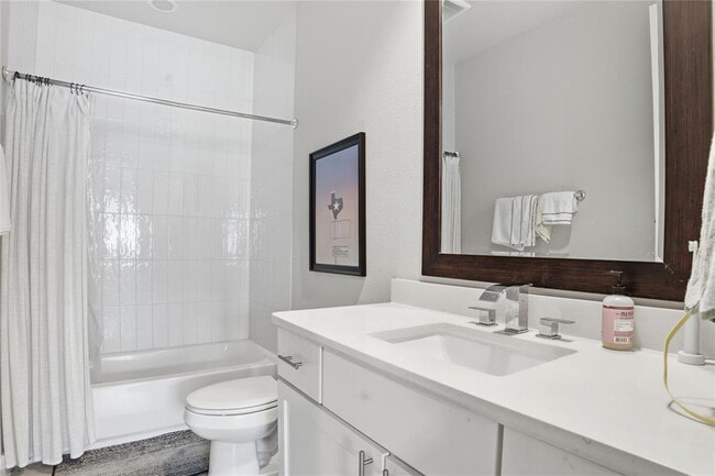 Building Photo - 1411 Town Creek Dr