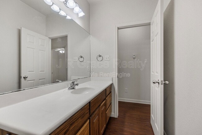 Building Photo - 10001 Amber Cir