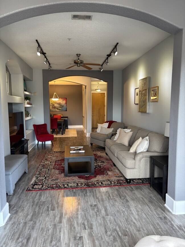 Building Photo - 2600 Hillsboro Pike