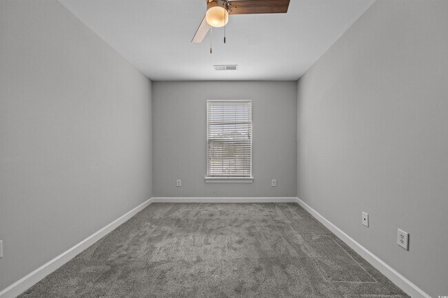 Building Photo - 1060 Fairway Ln