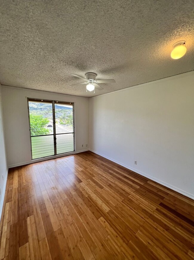 Building Photo - 4 Bed 2 Bath in Makakilo with Large Backyard!