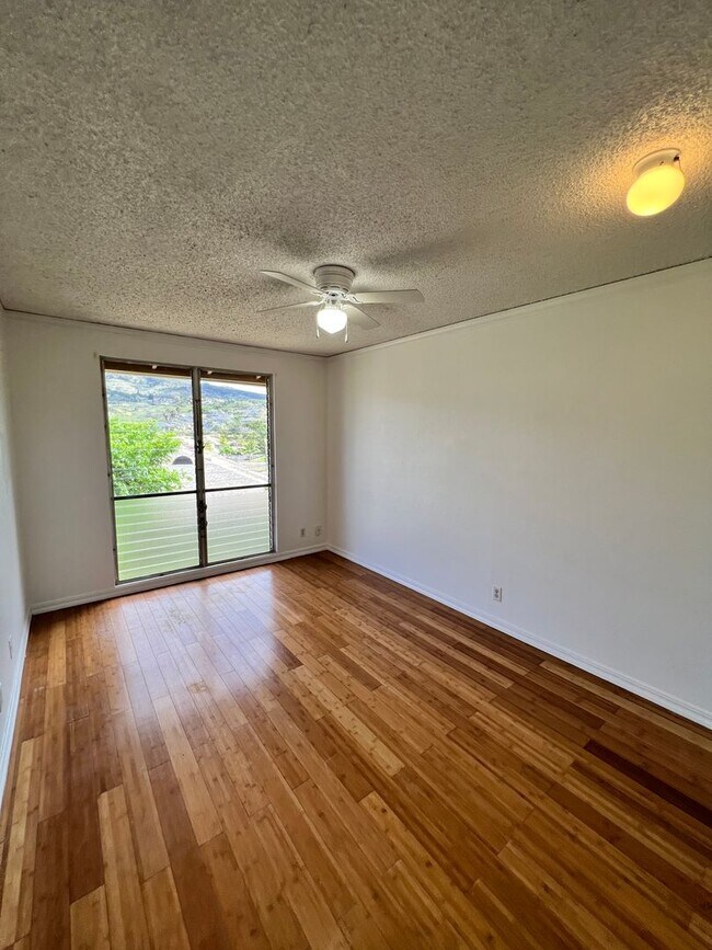 Building Photo - Beautiful 4 Bed 2 Bath in Makakilo with Large Backyard!