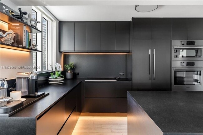 Building Photo - 650 West Ave