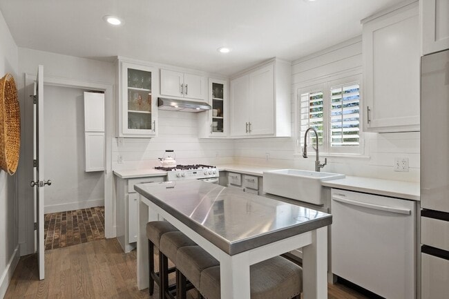 Building Photo - 3612 Grandview Dr