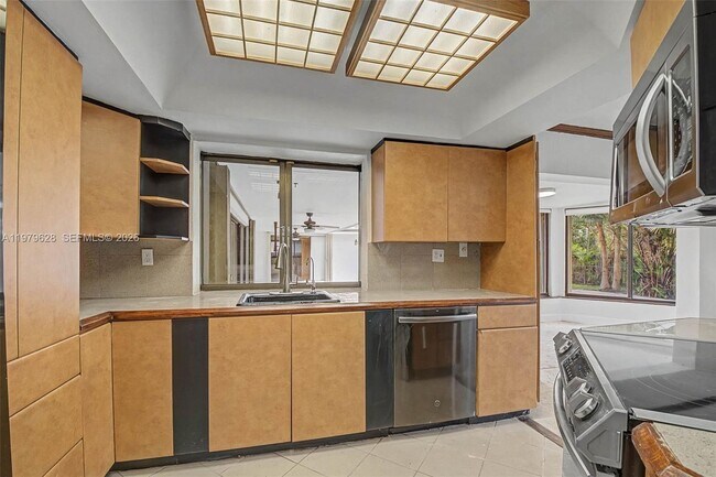 Building Photo - 13621 SW 103rd Ave