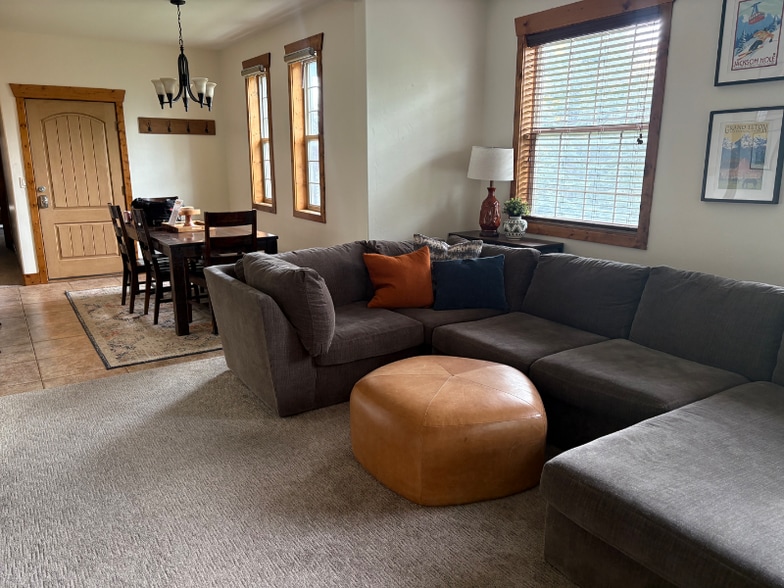 Building Photo - 715 Moraine Ct