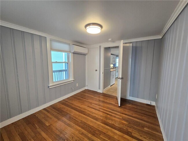 Building Photo - 968 Elm St