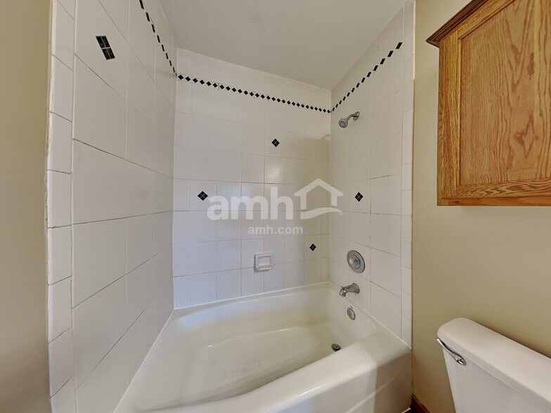 Building Photo - 4506 W Riverside Dr