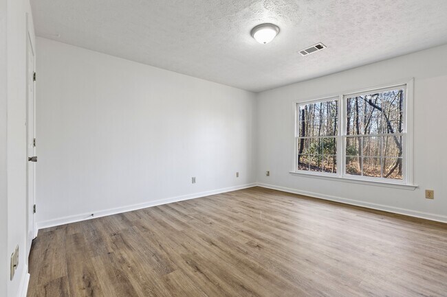 Building Photo - 463 Reede St