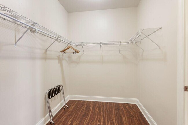 Building Photo - 925 Common St