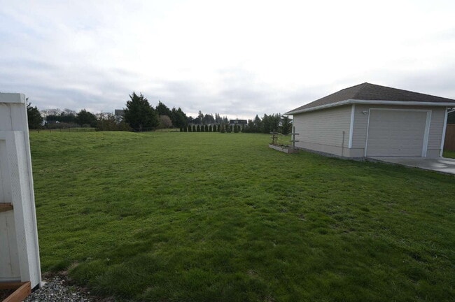 Building Photo - Modern & comfortable home in a country setting on 1 acre in Sequim