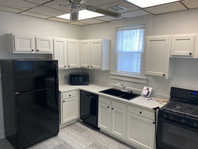 Building Photo - 914 S 2nd St