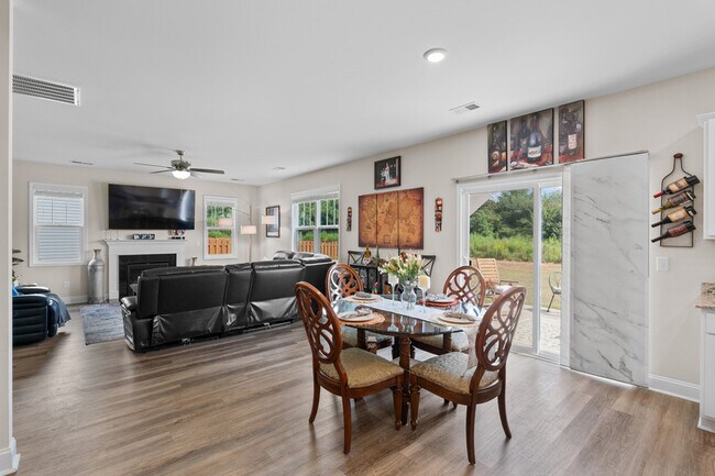 Building Photo - 152 Savannah Wood Rd