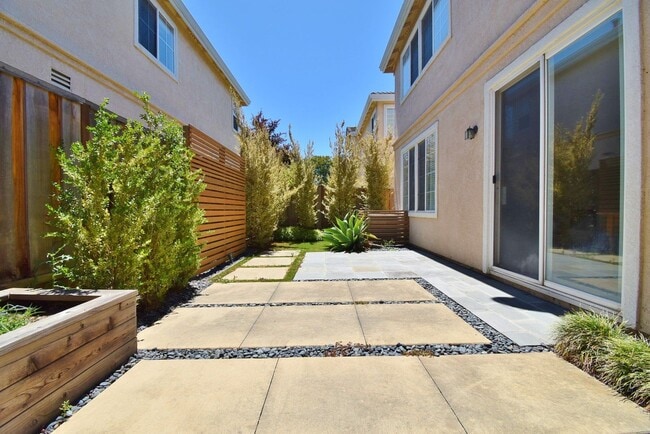 Building Photo - $4,490 / 5BR -2459 S.F. - STUNNING UNION C...
