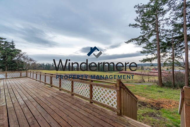 Building Photo - Charming Woodland Retreat in Coupeville, WA!