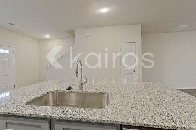 Building Photo - 2279 Banyon Cir