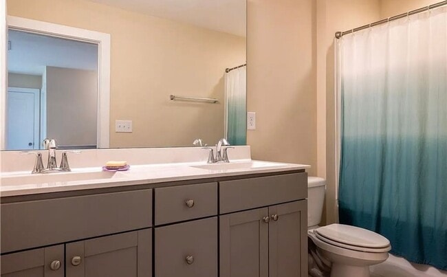 Building Photo - Beautiful 3Bed/2.5Bath Townhome located in...