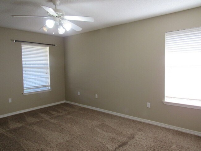 Building Photo - Four bedroom home in Gulf Breeze!