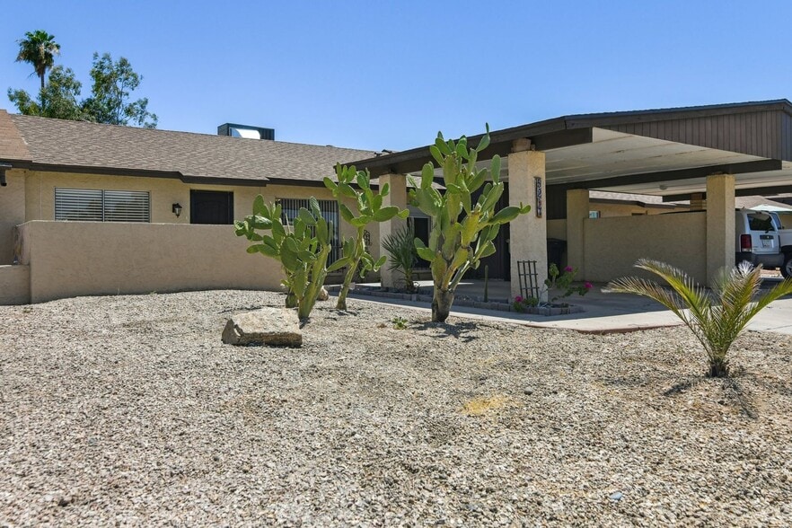 Building Photo - 5217 W Carol Ave