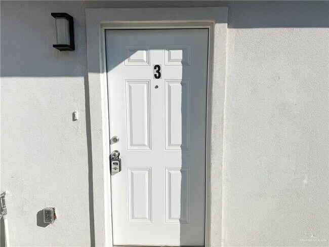 Building Photo - 15 Cassandra St