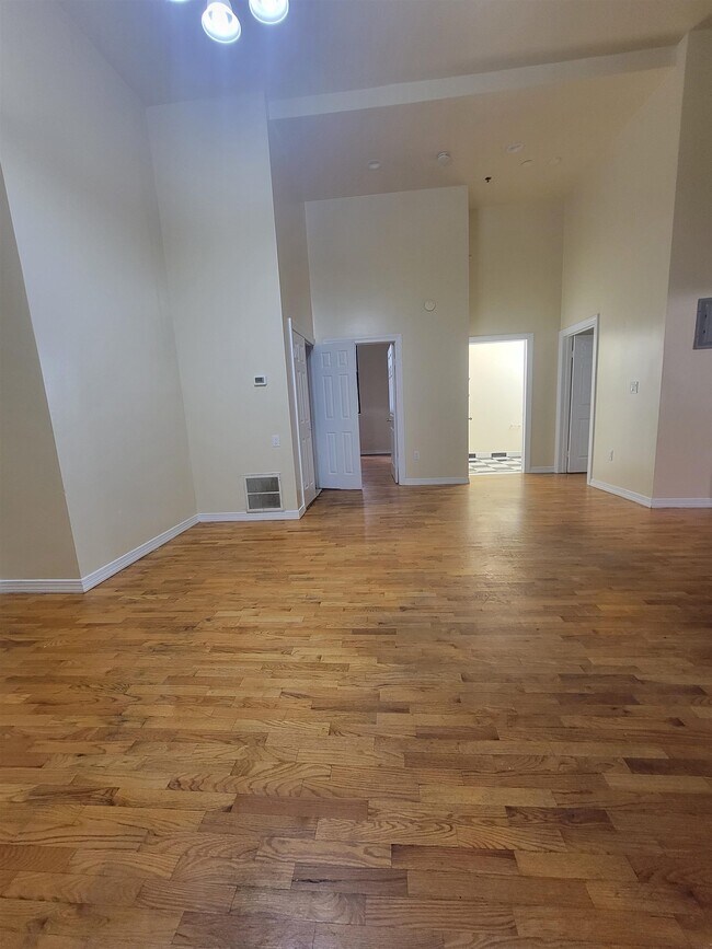 Building Photo - 409 53rd St