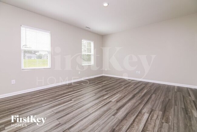 Building Photo - 484 Barnes Lndg Dr