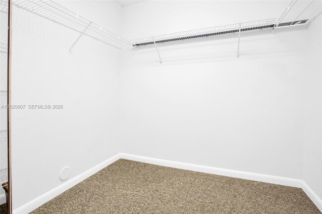 Building Photo - 900 SW 142nd Ave