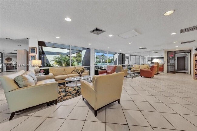 Building Photo - 2240 N Cypress Bend Dr