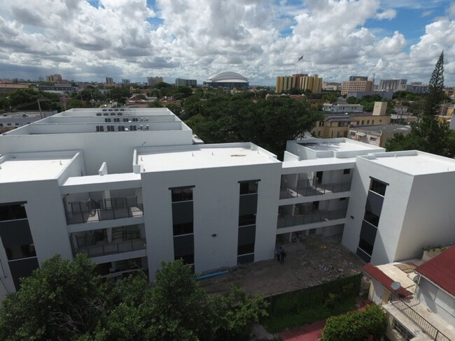 Building Photo - Avenu Heights