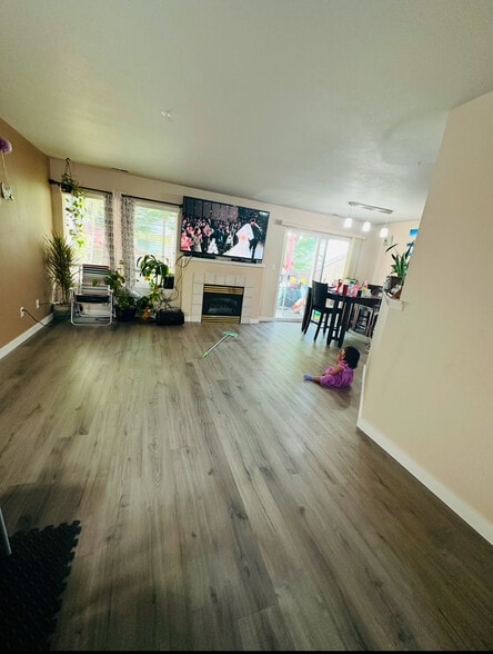 Building Photo - 4802 Nassau Ave NE