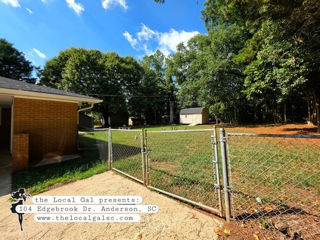 Building Photo - 104 Edgebrook Dr