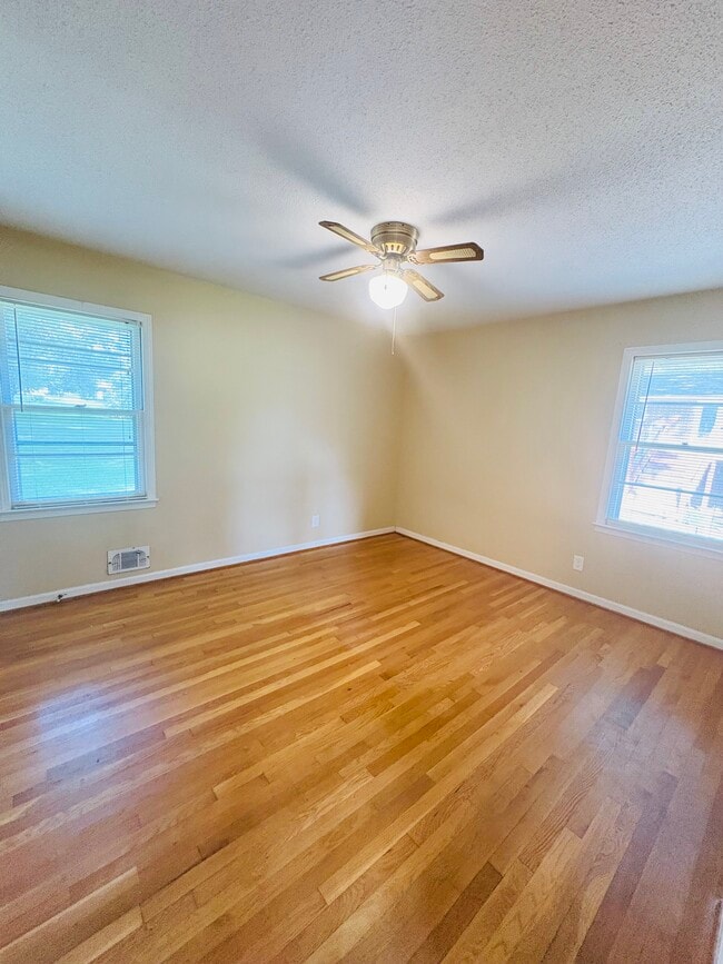 Building Photo - 709 Bounty Dr