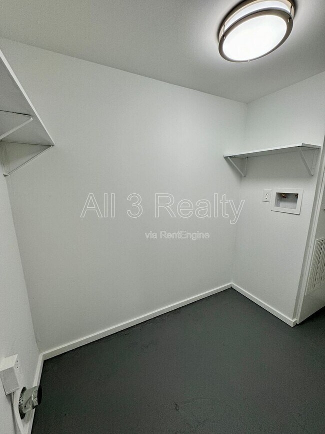 Building Photo - 2927 Brevard Ave