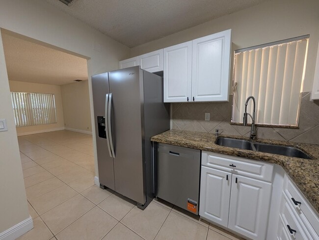 Building Photo - 3830 Coral Tree Cir