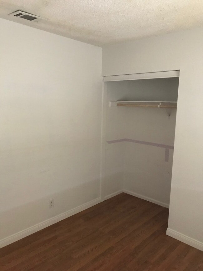 Building Photo - 3 BEDROOM APPLE VALLEY HOME