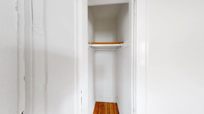 Building Photo - Medford Square 1-bed with heat and hot water included