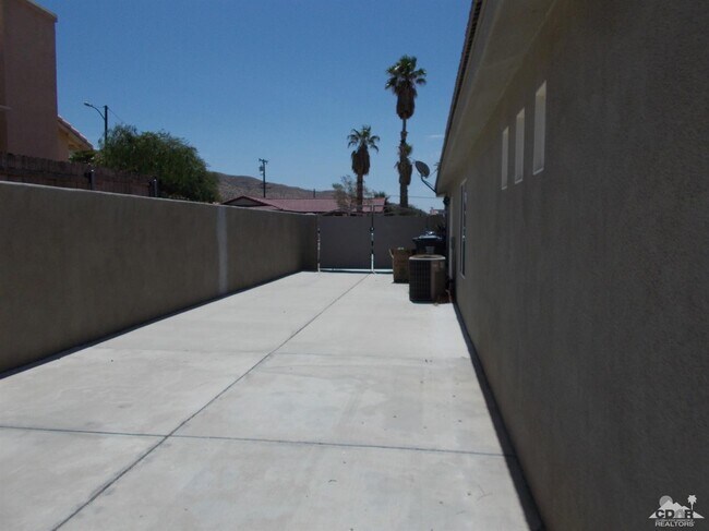 Building Photo - 9641 Vista Del Valle