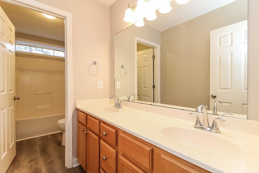 Building Photo - 3213 Rendezvous Dr