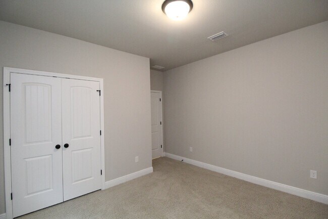 Building Photo - Spacious 3BR/2BA Home Near Navy Federal HQ with Split Floor Plan, High Ceilings & 2-Car Garage
