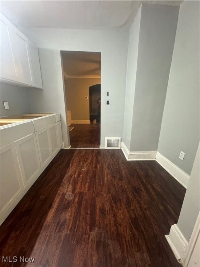 Building Photo - Quiet & Cozy Akron Home with Great Layout and Upgrades