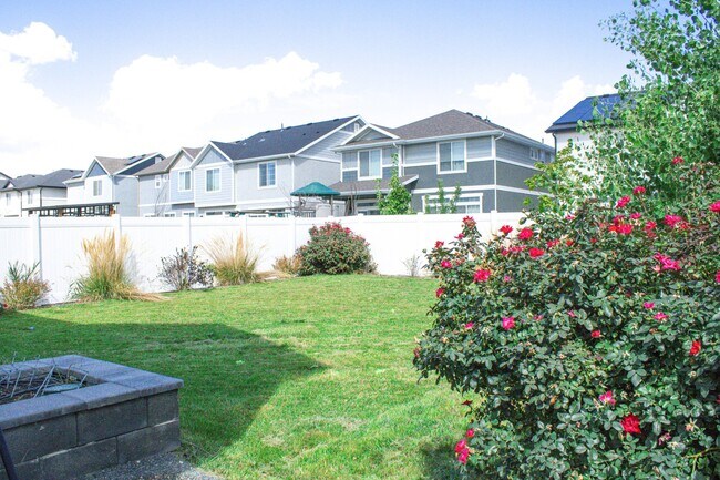 Building Photo - 4090 W Red Clover Dr