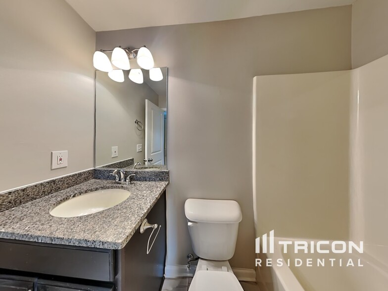 Building Photo - 4609 Sierra Creek Dr NE