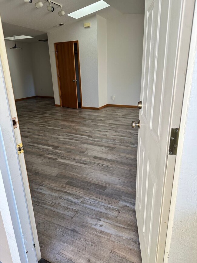 Building Photo - 1 Bedroom, 1 Bath Duplex – Sunny McKinleyville