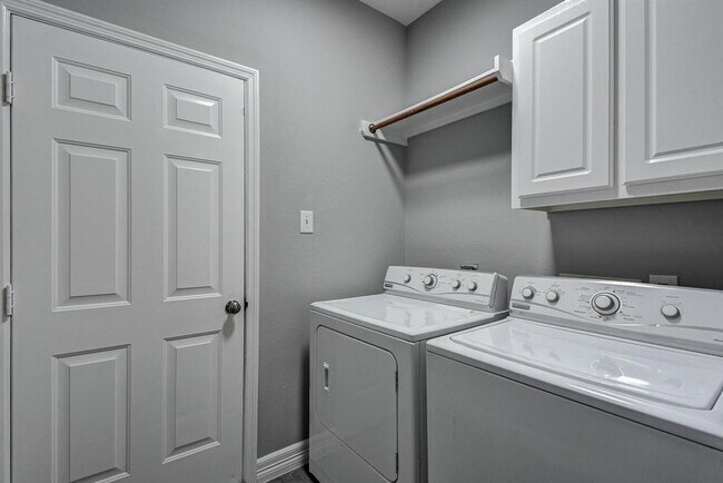 Building Photo - 182 N Millport Cir